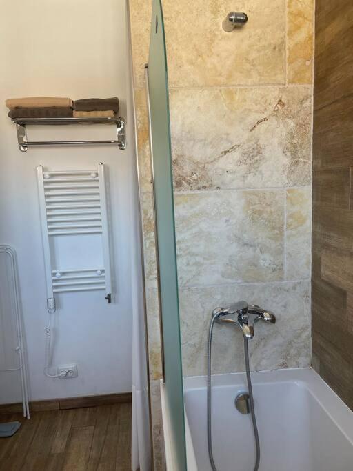 Super Center Apartment